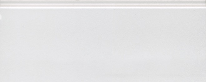 Керамическая плитка Плинтус Магнолия белый обрезной 12x30